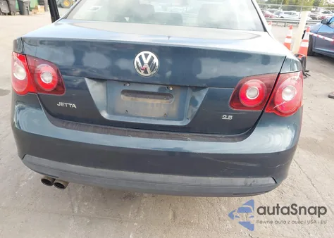 2010 Volkswagen Jetta Limited Edition z USA, uszkodzony, nr VIN 3VWAZ7AJ7AM096618